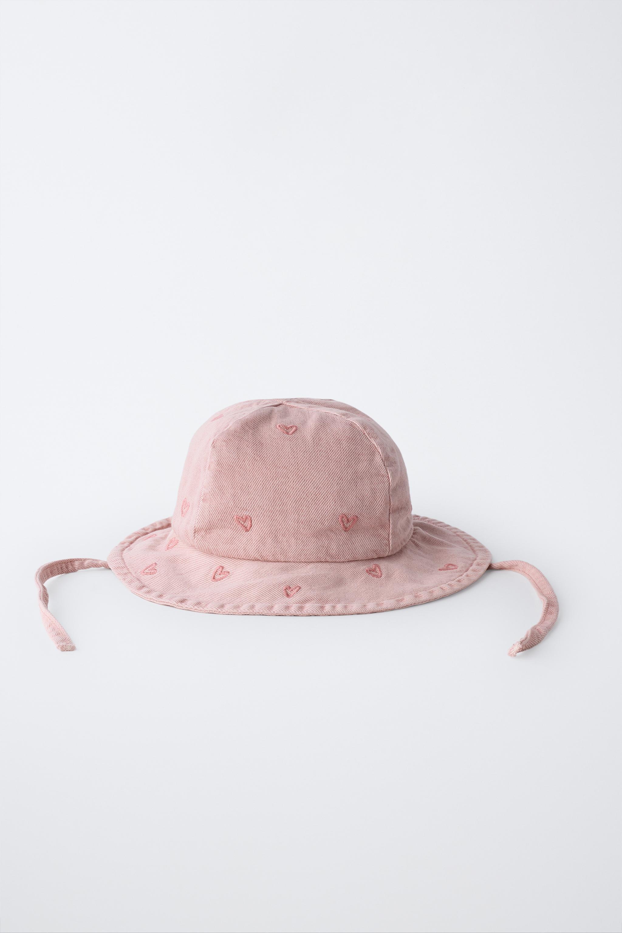 EMBROIDERED HEARTS TWILL BUCKET HAT